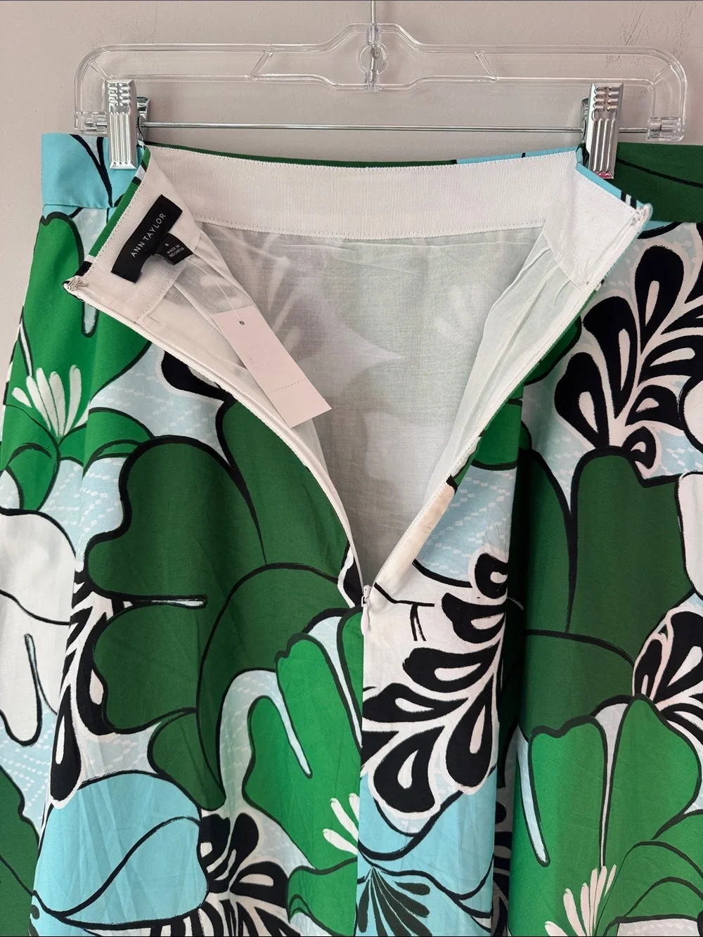 🆕 - Ann Taylor - Floral Tea Length Skirt - Leafy Green - Size 8